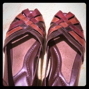 Super cute NWOT Thom McAn sandals